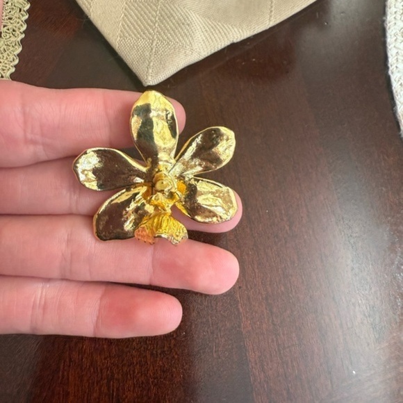 Vintage 22KGP Gold Plated Brooch - Picture 1 of 3